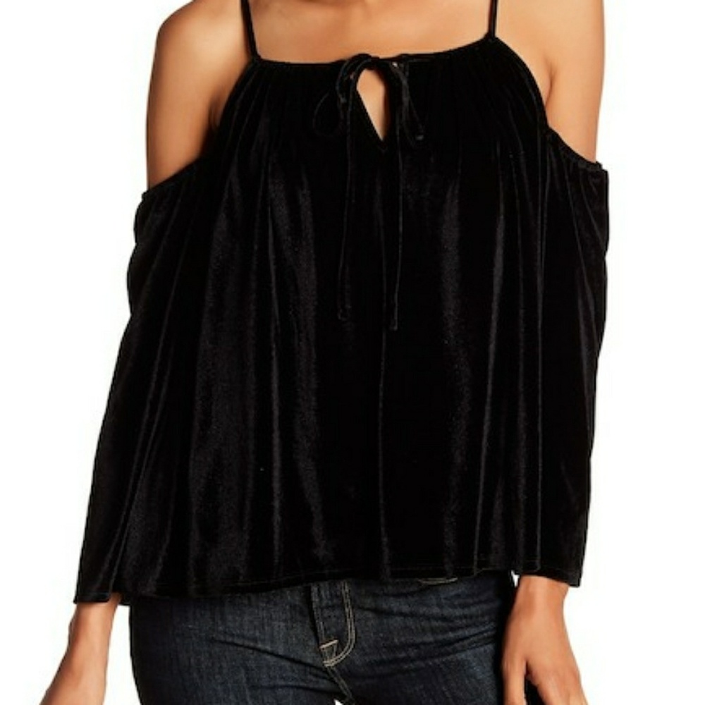 Chinese Laundry Cold Shoulder